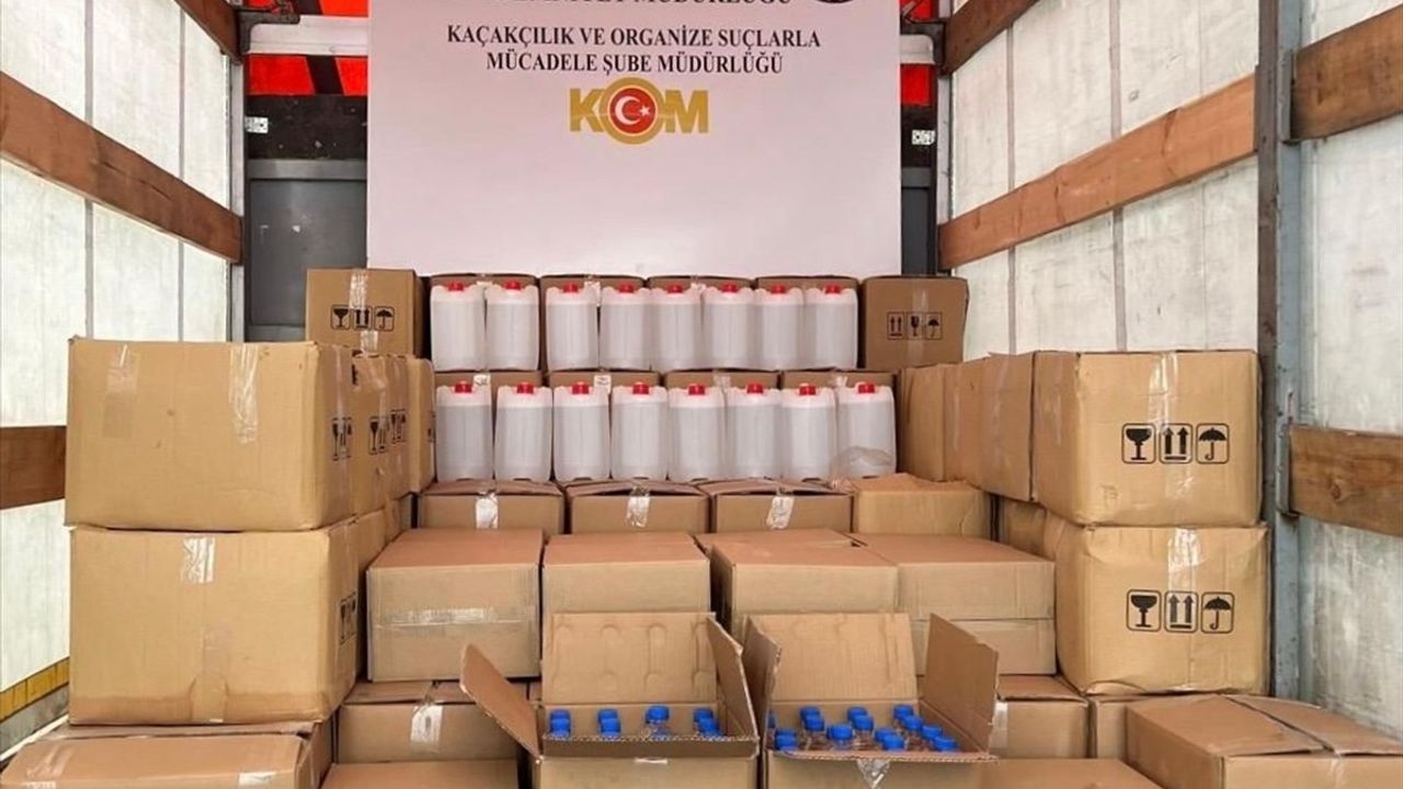 Samsun'da Kaçakçılık Operasyonu: 2 Ton Etil Alkol Ele Geçirildi