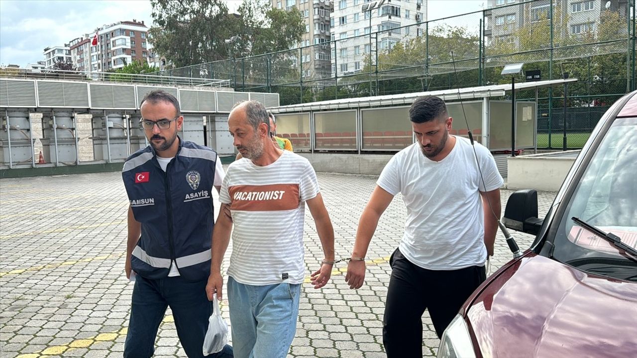 Samsun'da Parktan Çöp Kovası Çalan İki Hurdacı Yakalandı