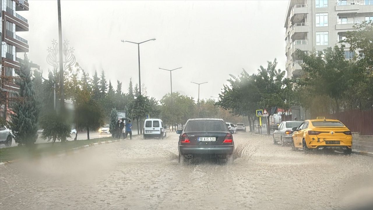 Şanlıurfa'da Sağanak Yağışlar Etkisini Gösterdi