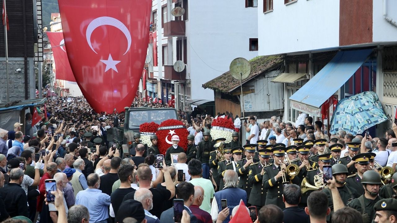 Şehit Üsteğmen Ömer Fatih Ayar, Trabzon'da Son Yolculuğuna Uğurlandı