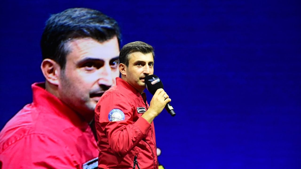 Selçuk Bayraktar TEKNOFEST Akdeniz'de Gençlerle Buluştu