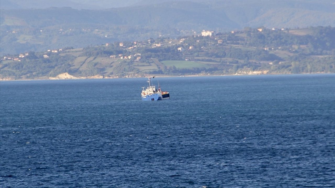 Sinop Açıklarında Batma Tehlikesi Geçiren Gemi Limana Demirledi