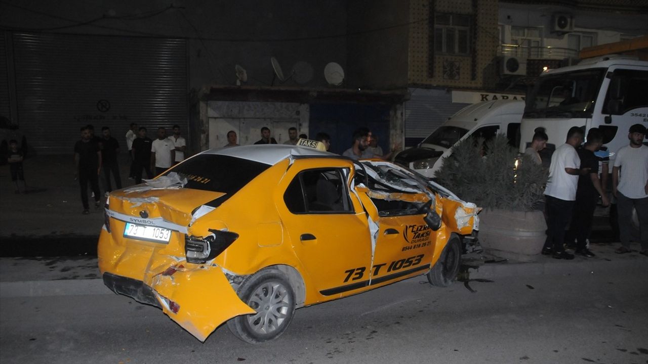 Şırnak'ta Freni Boşalan Tır Zincirleme Kazaya Sebep Oldu