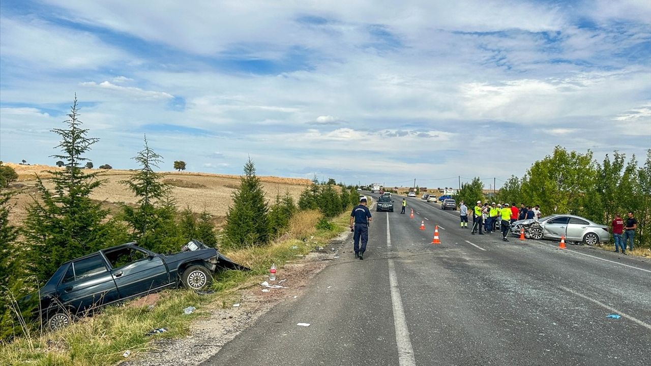 Uşak'ta Feci Kaza: Anne ve Oğul Hayatını Kaybetti