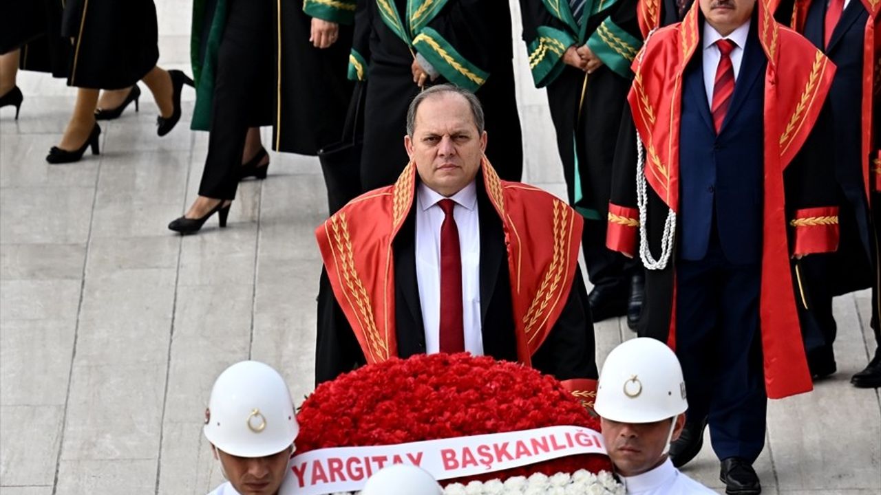 Yargıtay Üyeleri, Adli Yıl Açılışında Anıtkabir'i Ziyaret Etti