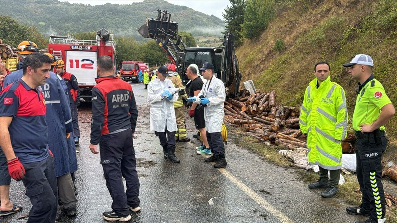 Zonguldak'ta Otobüs ve Kamyon Çarpıştı: 2 Ölü, 23 Yaralı