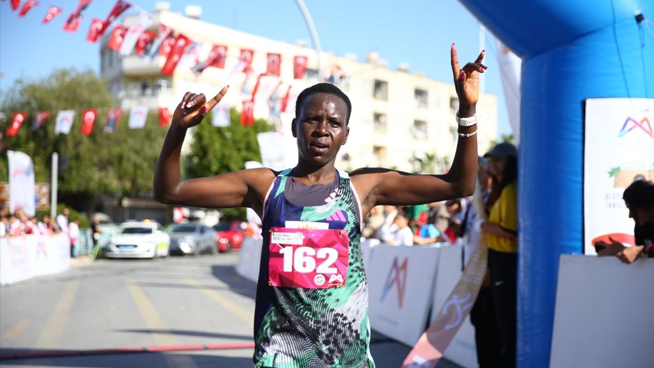 16. Uluslararası Tarsus Yarı Maratonu'nda Kenyalı Atletler Zafere Ulaşdı