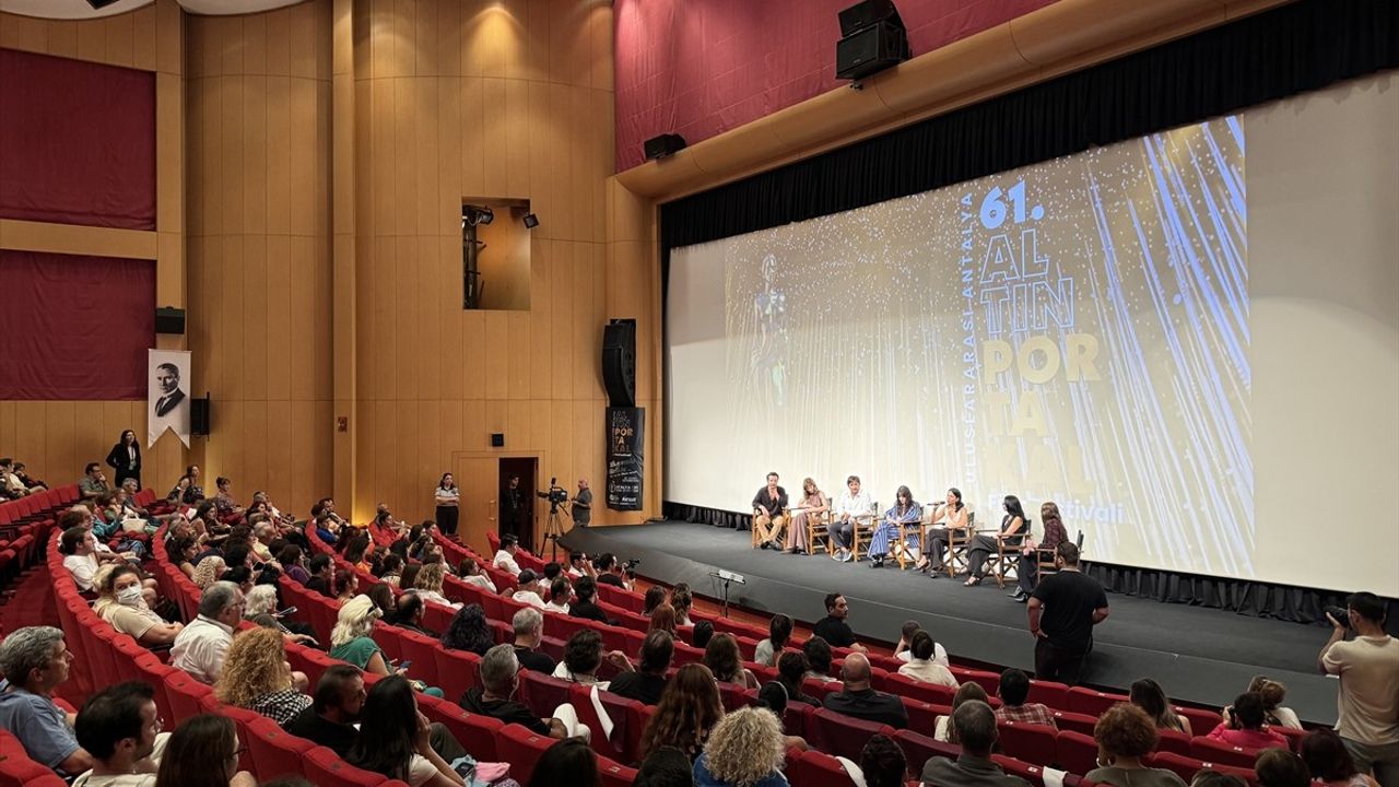 61. Antalya Altın Portakal Film Festivali'nde 'Savrulan Zaman' Prömiyeri Gerçekleşti