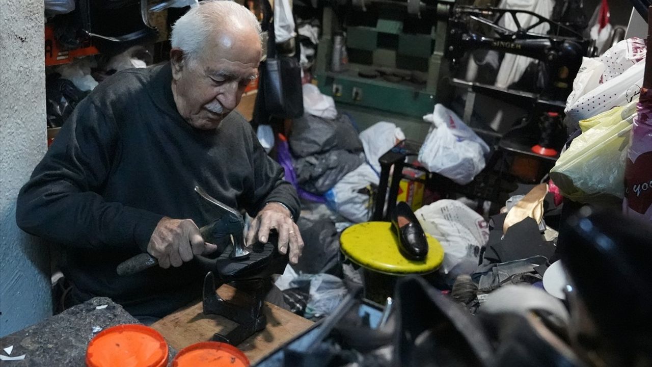 85 Yıllık Usta, 70 Yılın Anıları ile Dükkanını Kapatmaya Hazırlanıyor