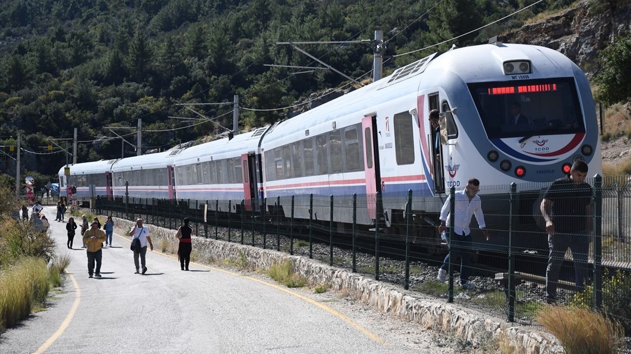 Adana'da Gastronomi Treni ile Turizm Gezisi Düzenlendi