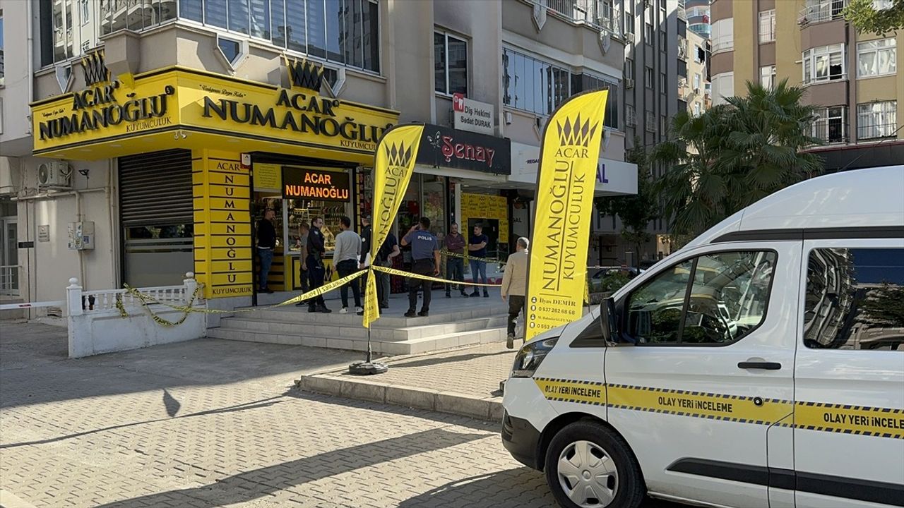 Adana'da Kuyumcu Soygunu: Tabancayla Yaralanan Esnaf Hastanede