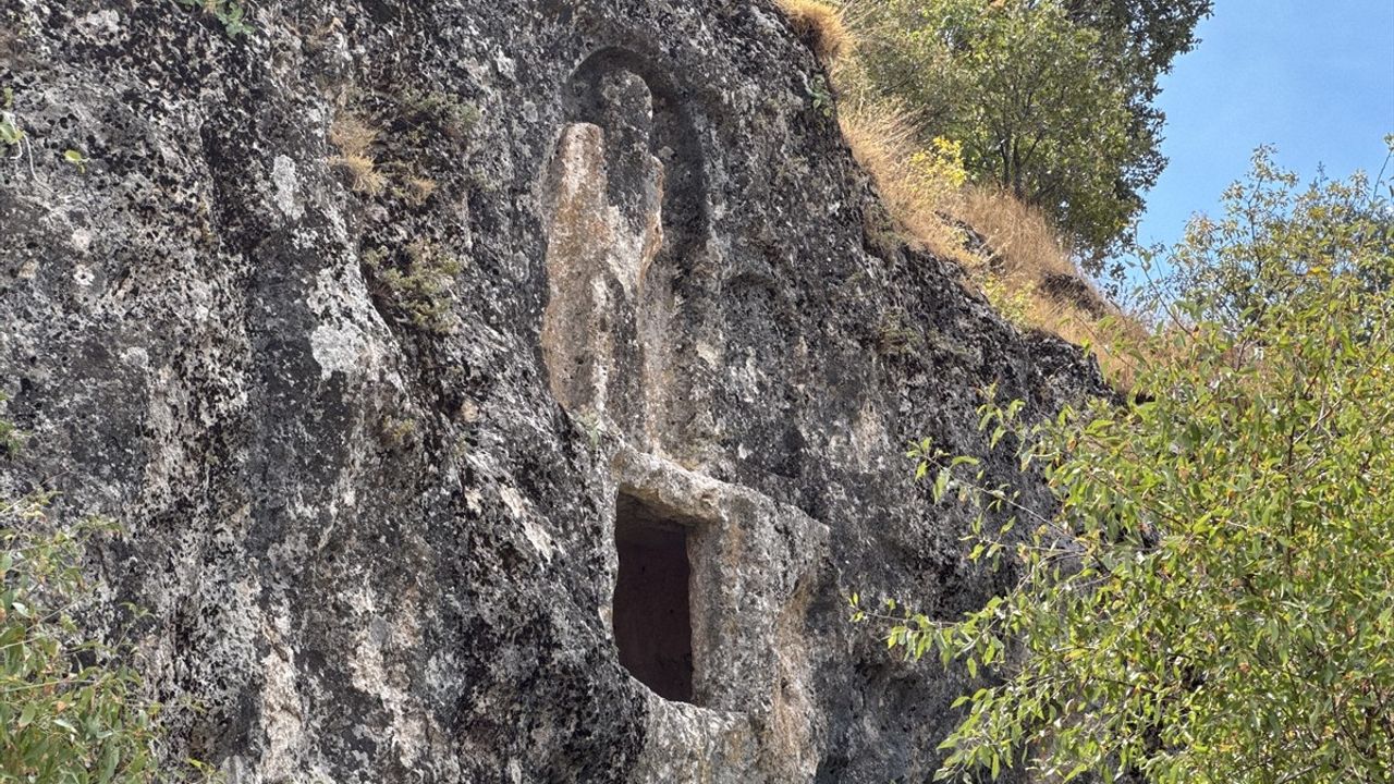 Adıyaman'da 1700 Yıllık Roma Dönemine Ait Oda Mezar Bulundu