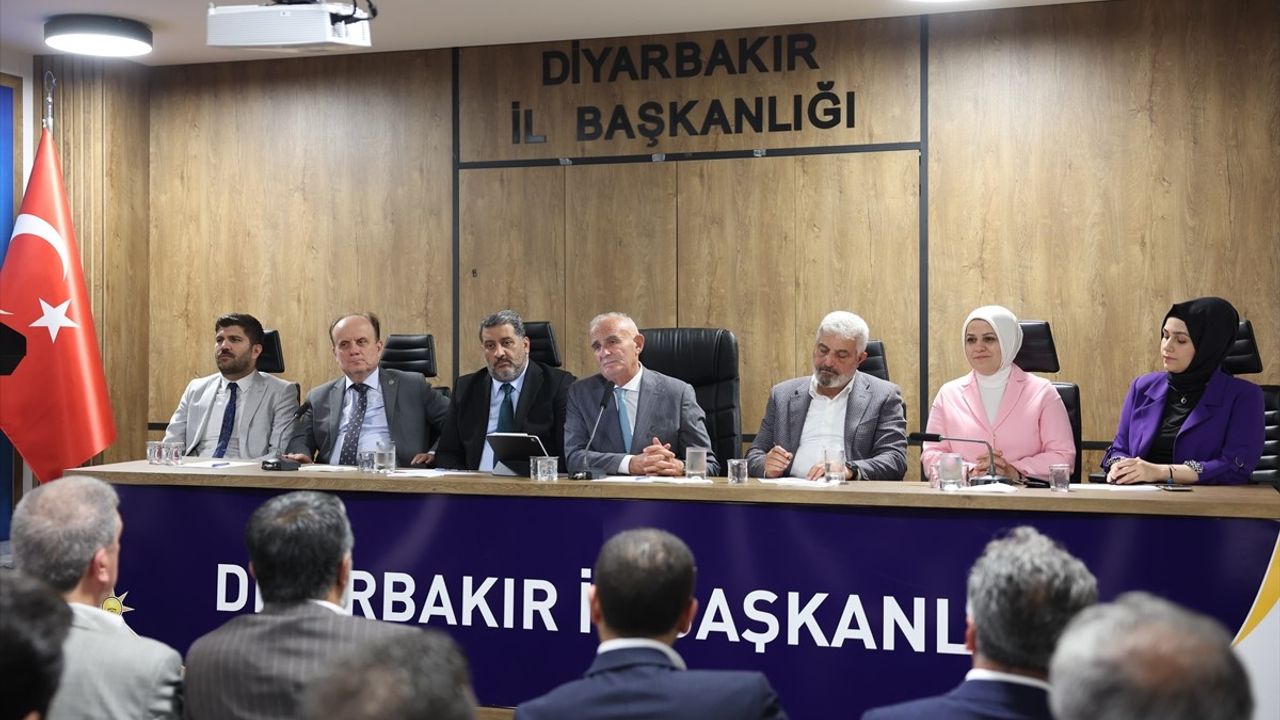 AK Parti'den Yeni Stratejiler: Yılmaz Diyarbakır'da Önemli Açıklamalarda Bulundu