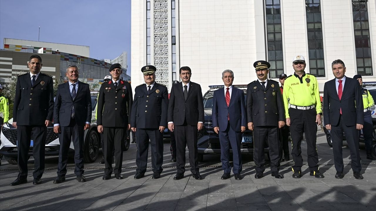 Ankara'da Emniyet ve Jandarma Teşkilatına Yeni Araçlar Katıldı