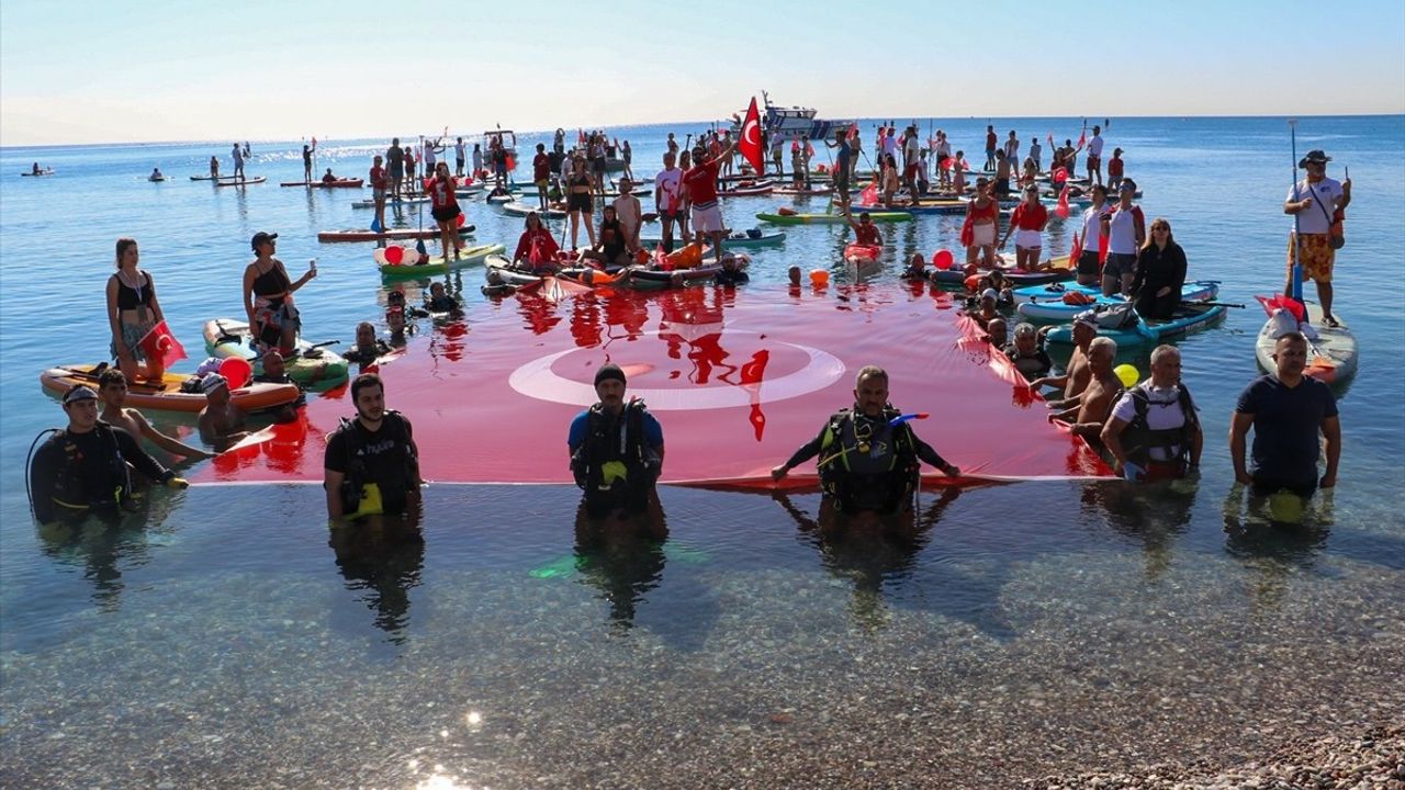 Antalya'da Cumhuriyet Bayramı Coşkuyla Kutlandı