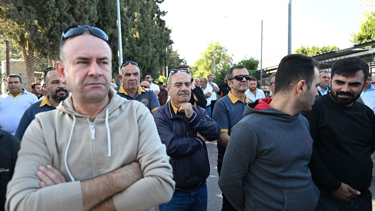 Antalya'da Ulaşım Esnafı 'C' Plaka Zorunluluğunu Protesto Etti