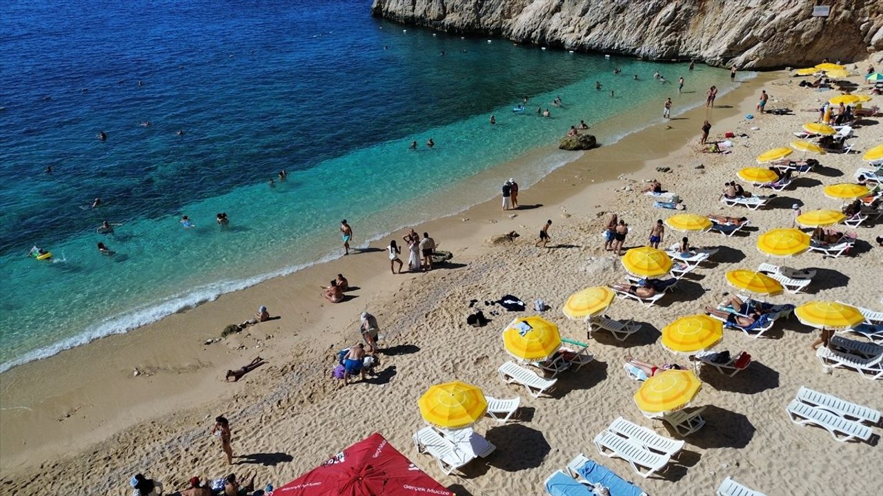 Antalya'nın Kaş İlçesinde Güneşli Havada Deniz Keyfi