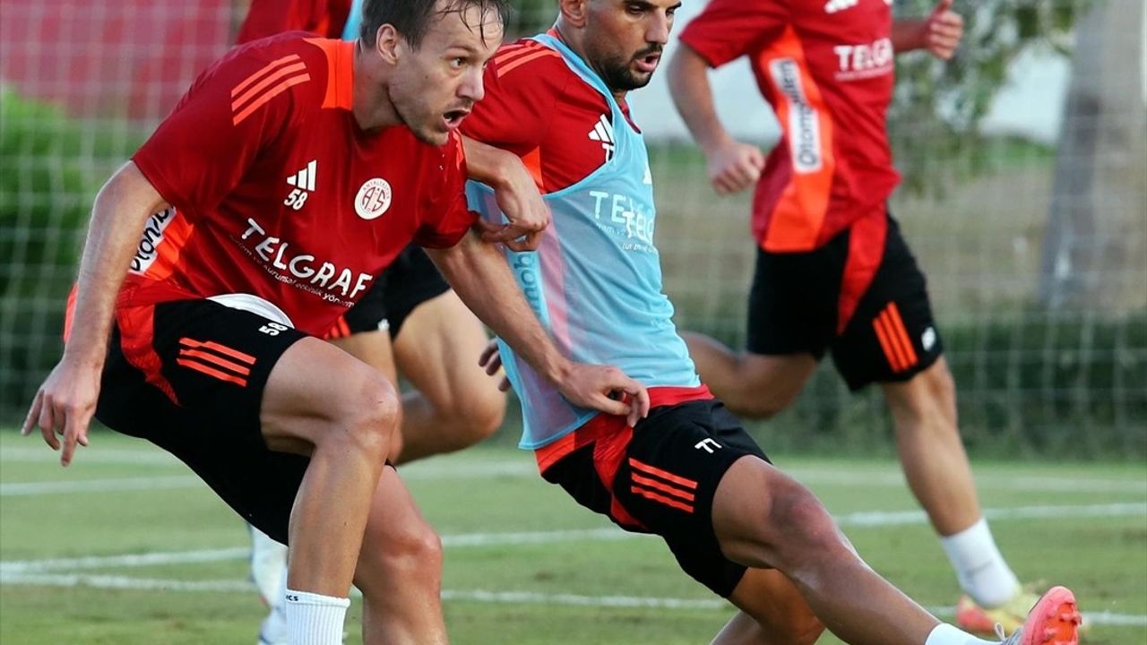 Antalyaspor, İki İdmanla Hazırlıklarına Devam Ediyor