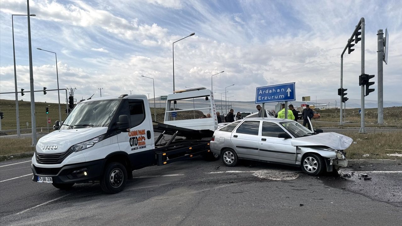 Ardahan'da Trafik Kazası: Dört Yaralı