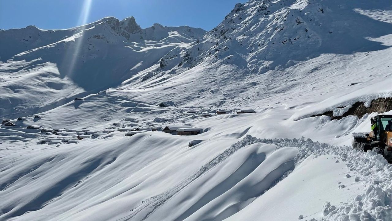 Artvin'de Mahsur Kalan 5 Kişi Kurtarıldı