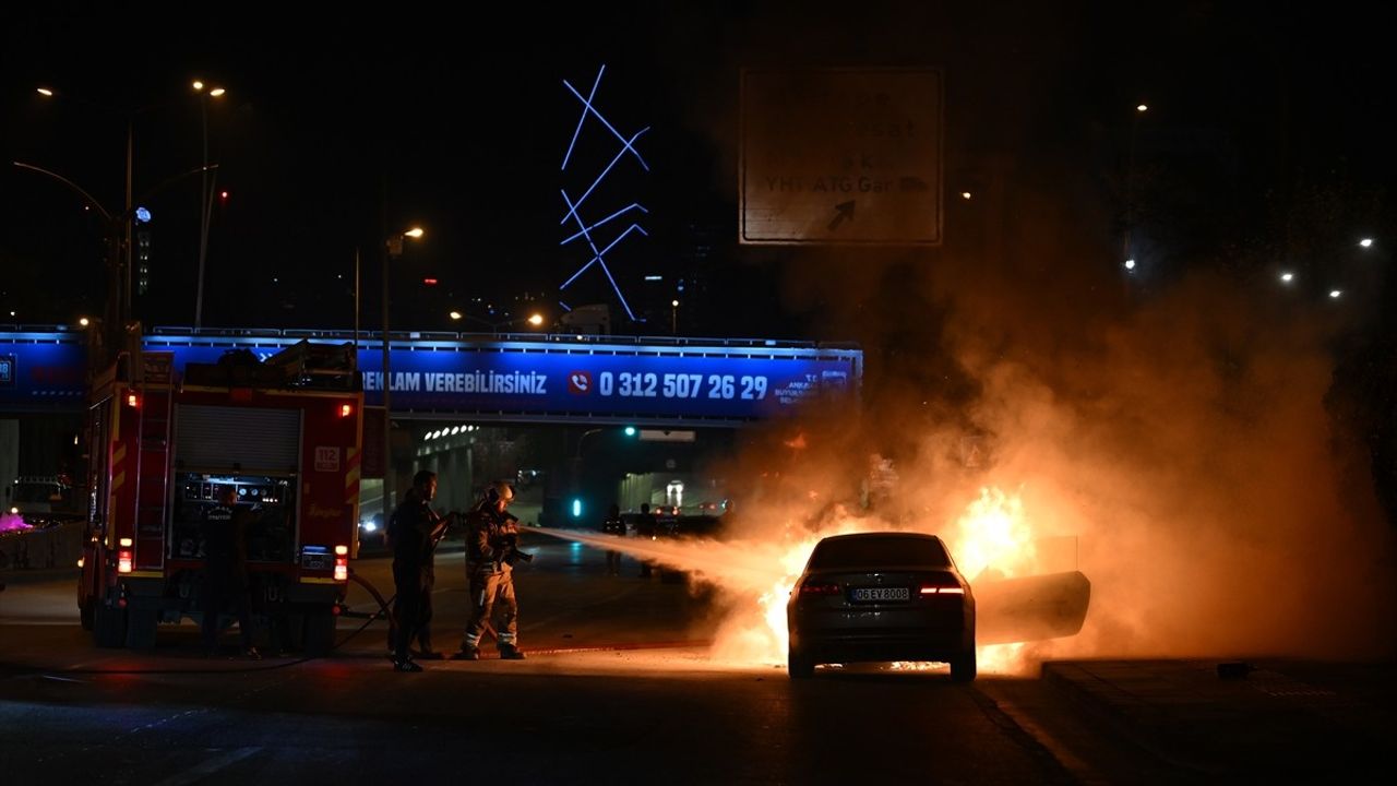 Başkentte Araç Yangını: İtfaiye Zamanında Müdahale Etti