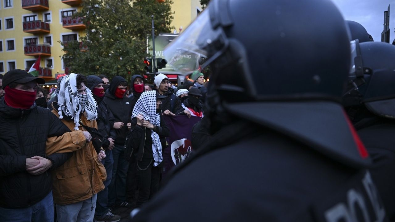 Berlin'de Filistin Destek Gösterisine Polis Müdahalesi