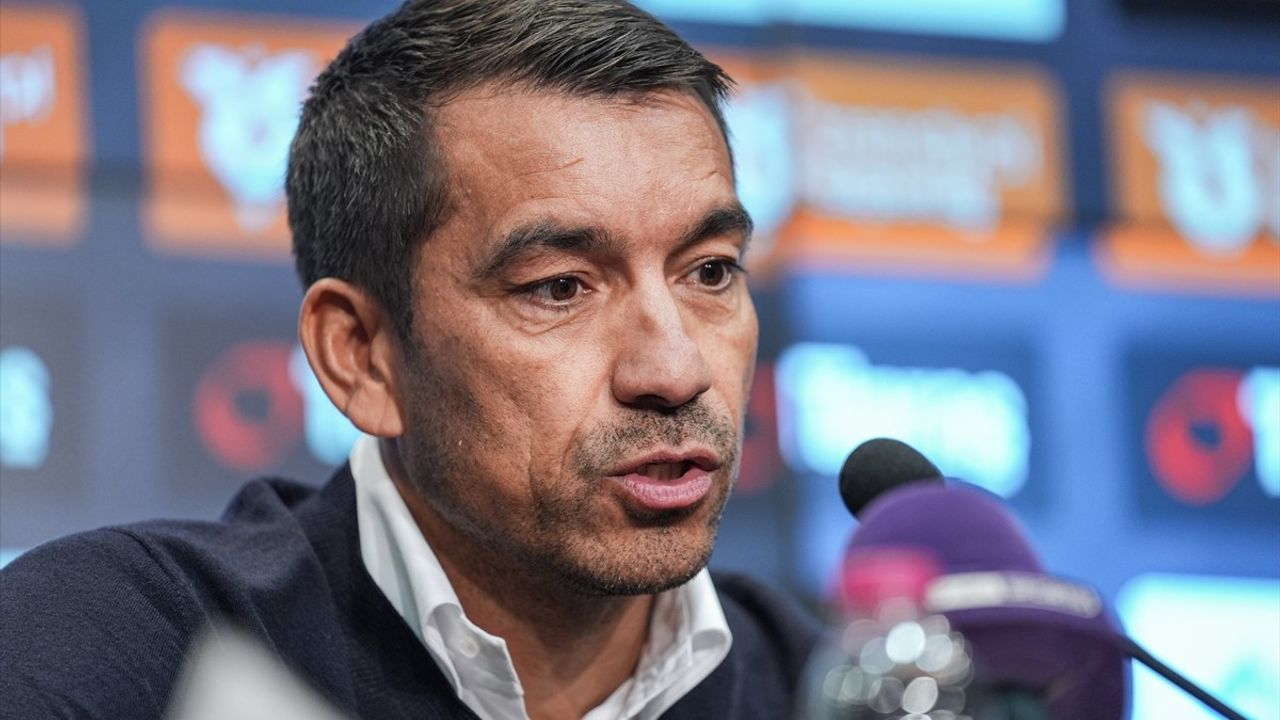 Beşiktaş'ın Teknik Direktörü Van Bronckhorst'tan Maç Değerlendirmesi