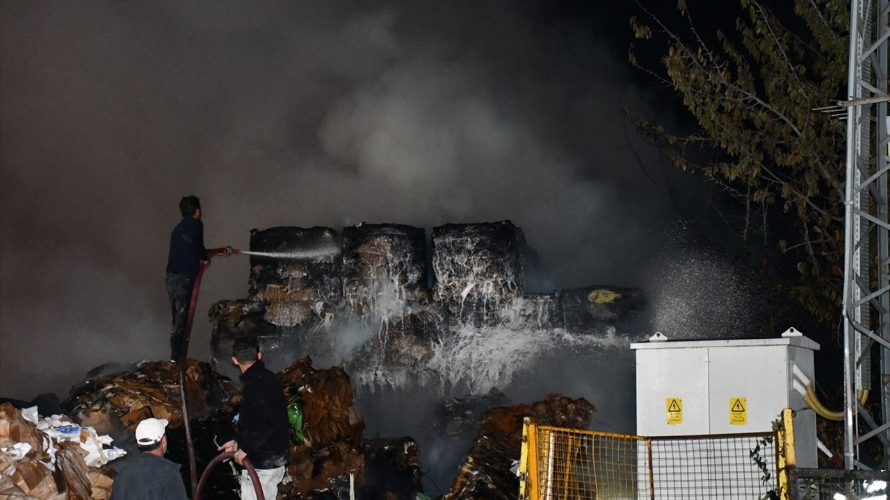 Bilecik'te Geri Dönüşüm Tesisinde Yangın Çıktı