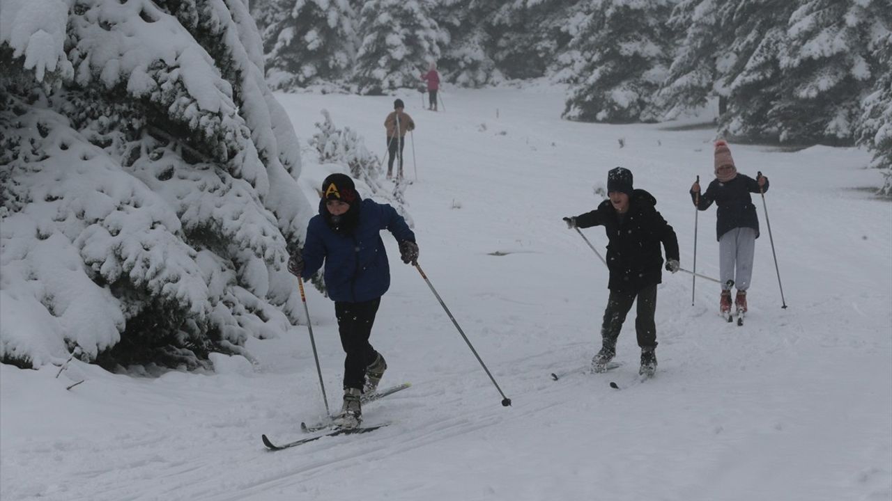 Bolu'da Kayaklı Koşu Sporcuları Karla Antrenmanlara Başladı