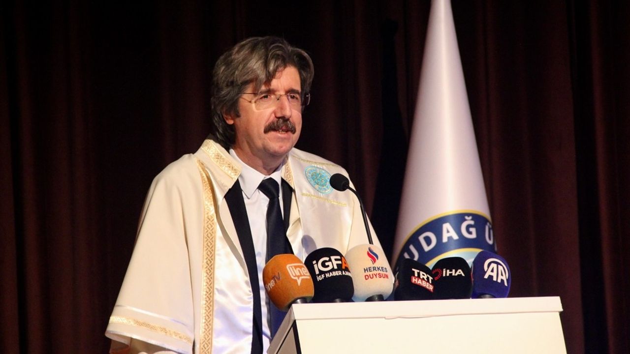 Bursa Uludağ Üniversitesinde 2024-2025 Akademik Yılı Açılışı Gerçekleştirildi