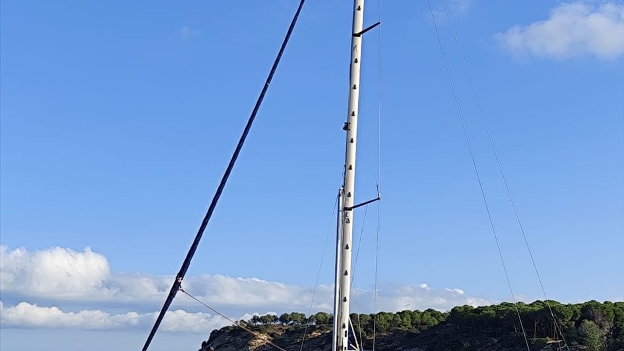 Çanakkale'de 79 Düzensiz Göçmen ve 2 İnsan Kaçakçısı Yakalandı