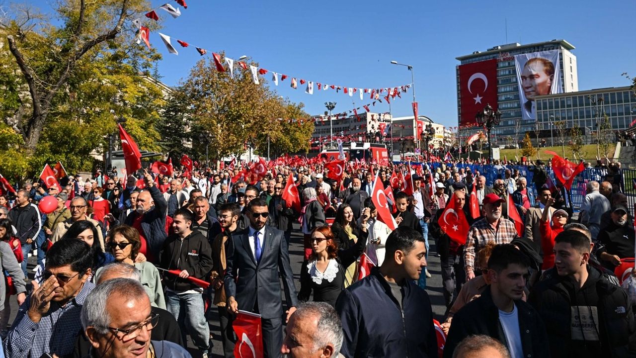 CHP Genel Başkanı Özgür Özel, Anıtkabir Ziyareti Gerçekleştirdi