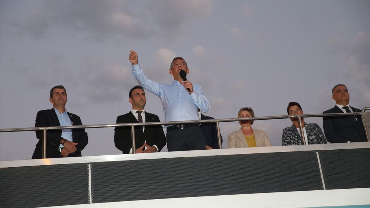 CHP Genel Başkanı Özgür Özel'den Hatay'da Sığınmacı Sorununa Çözüm Çağrısı