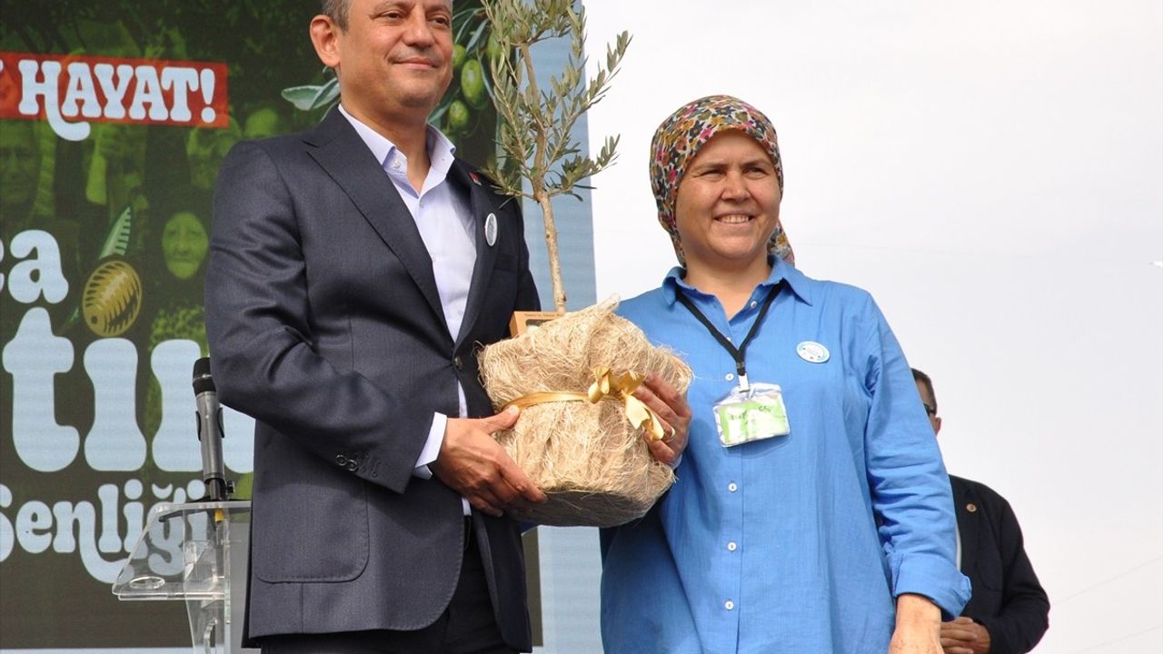 CHP Genel Başkanı Özgür Özel, Manisa'da Zeytin Şenliği'ne Katıldı