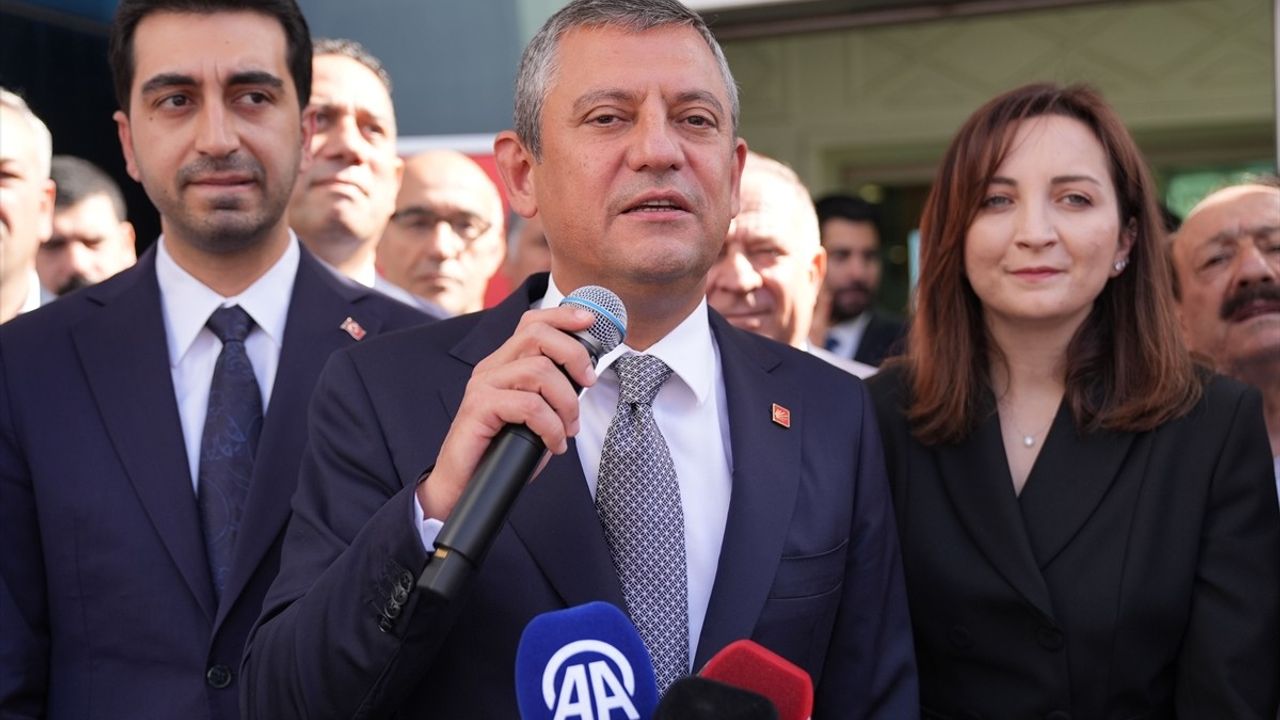 CHP Genel Başkanı Özgür Özel, Tuzla ve Bakırköy belediyelerini ziyaret etti