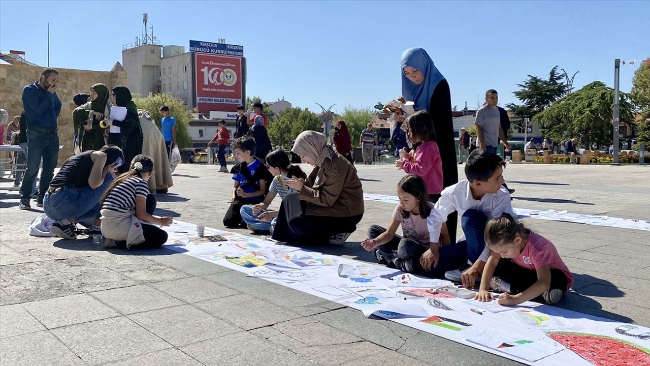 Çocuklar Filistin İçin Resim Çizdi