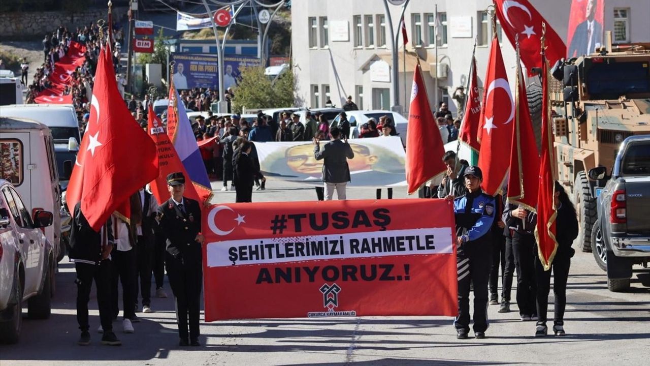 Çukurca'da Cumhuriyet İçin Bayrak Yürüyüşü Düzenlendi