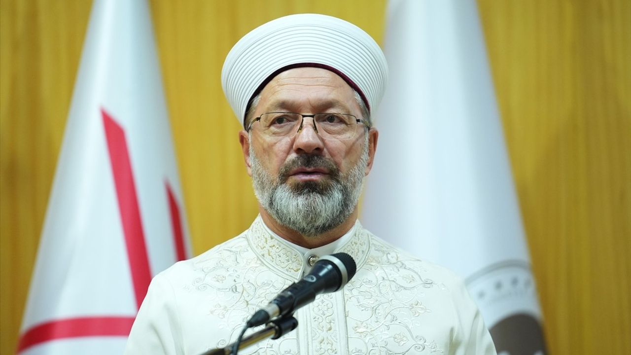 Diyanet İşleri Başkanı Erbaş, İlahiyat Sempozyumu'nda Vurgu Yaptı