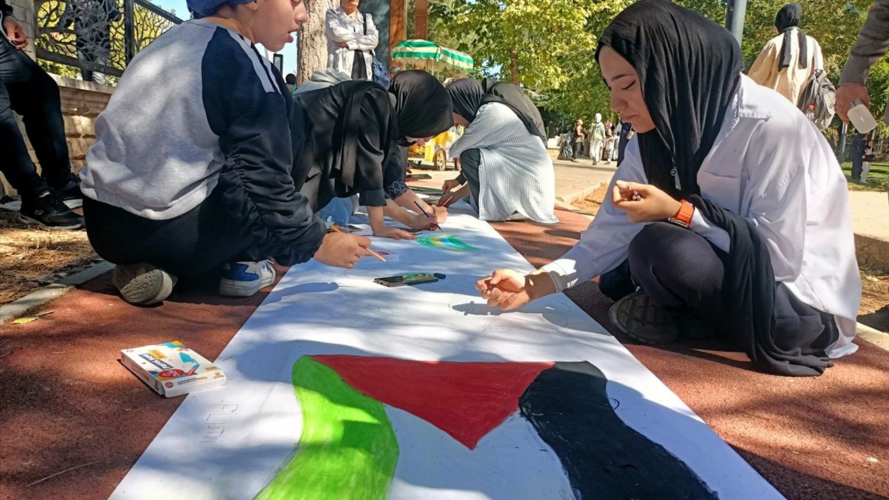 Diyarbakır, Bingöl ve Şırnak'tan Filistin'e Destek: Çocuklar Resimlerle Ses Verdi