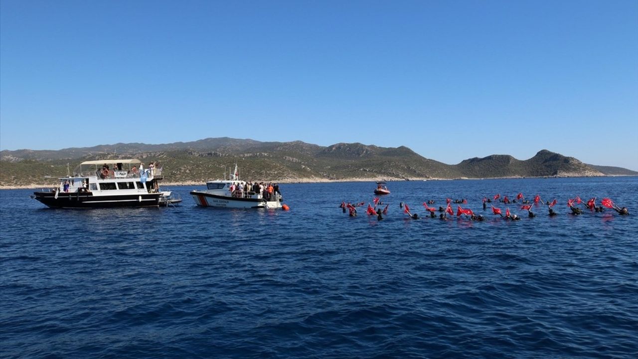 Ecdadın Yolunda Cumhuriyet'e Saygı Yürüyüşü Antalya'da Gerçekleşti