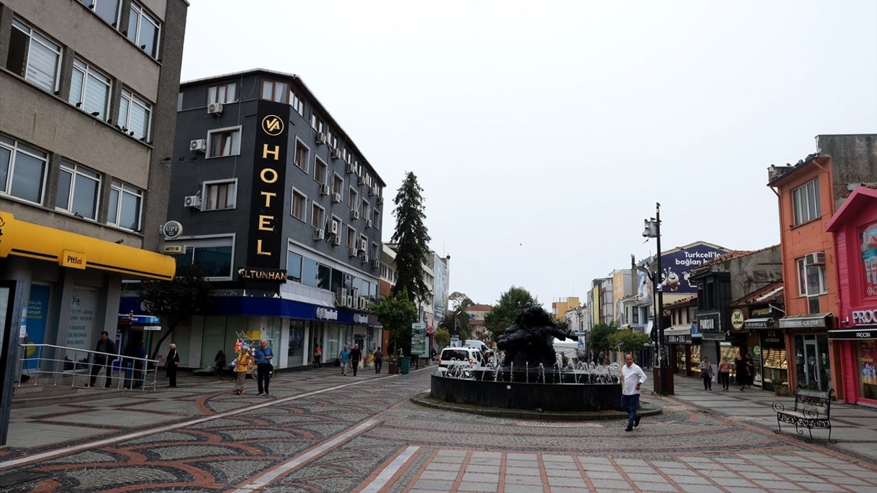 Edirne'de Saraçlar Caddesi'nin Yenilenme Projesi Devam Ediyor