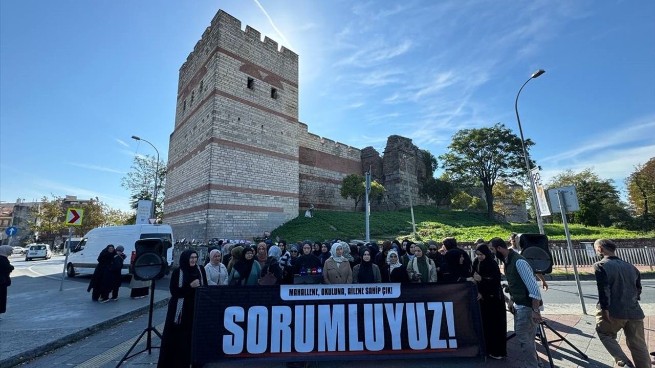 Edirnekapı'da Kadına Yönelik Şiddete Tepki Gösterildi