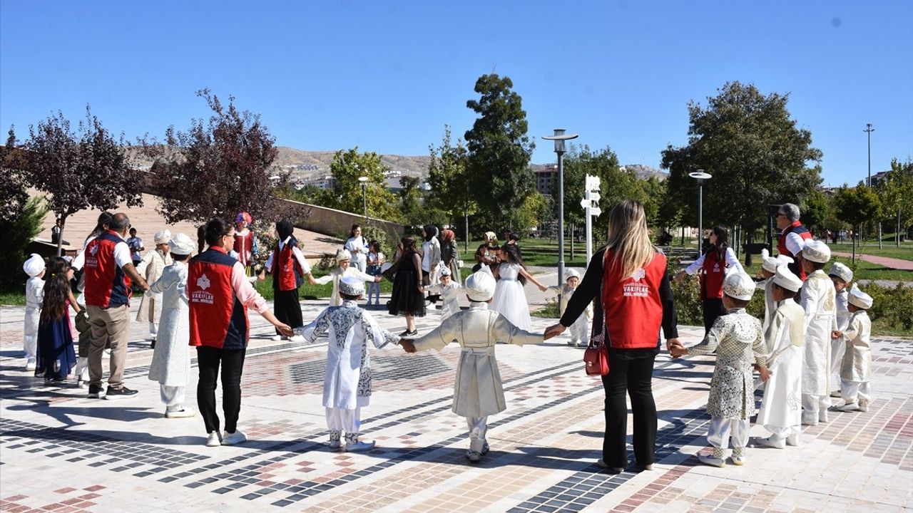 Elazığ'da 20 Çocuk İçin Geleneksel Sünnet Şöleni Düzenlendi