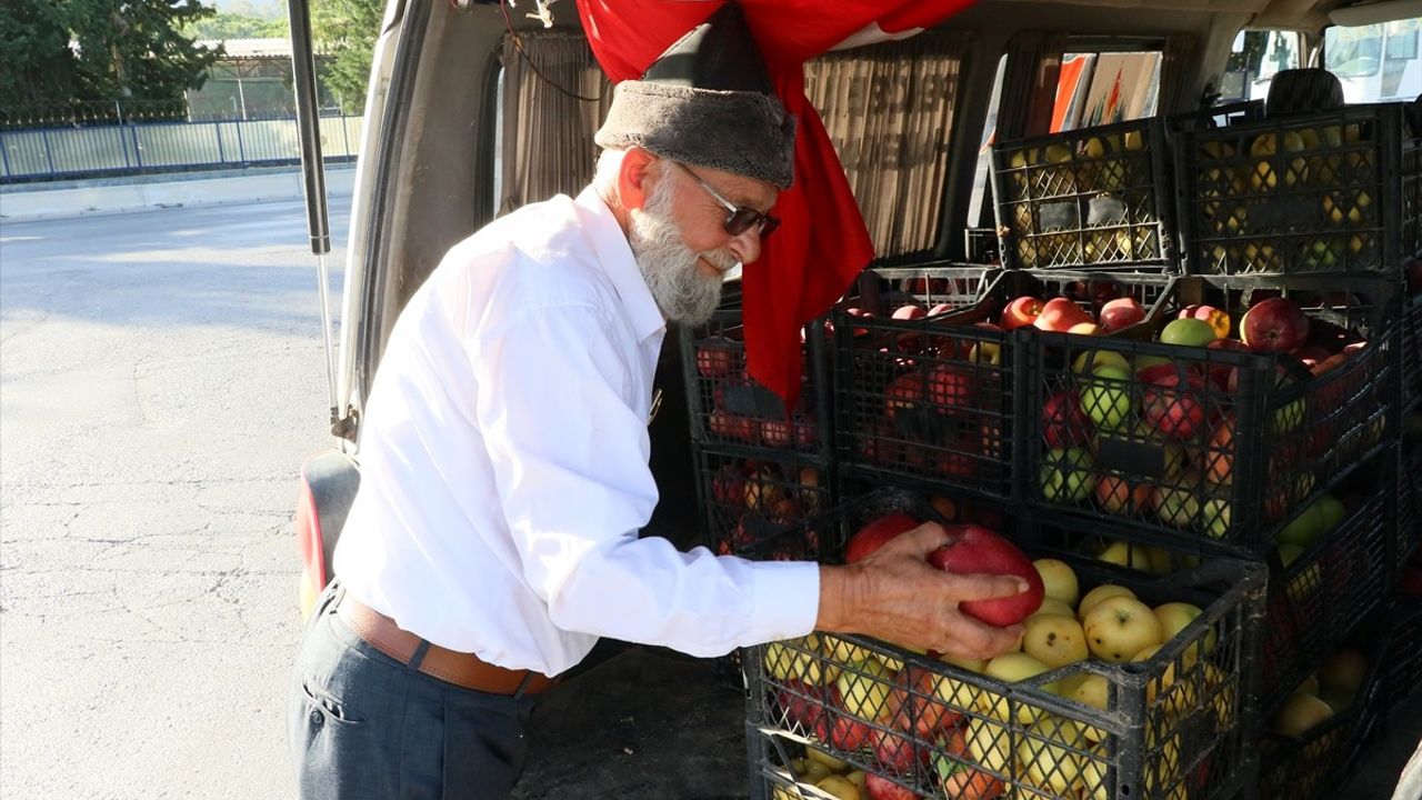 Elmacı Dede'den Askerlere Destek