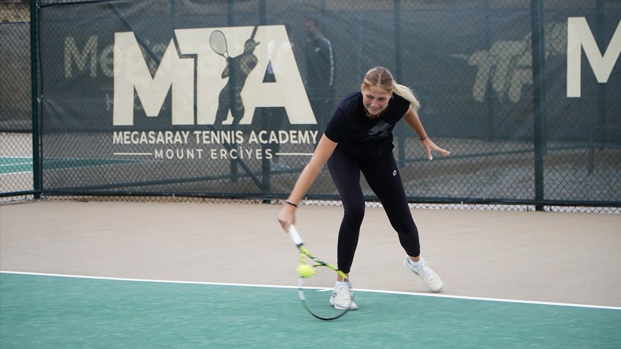 Erciyes'te ITF Uluslararası Tenis Turnuvası Coşkusu