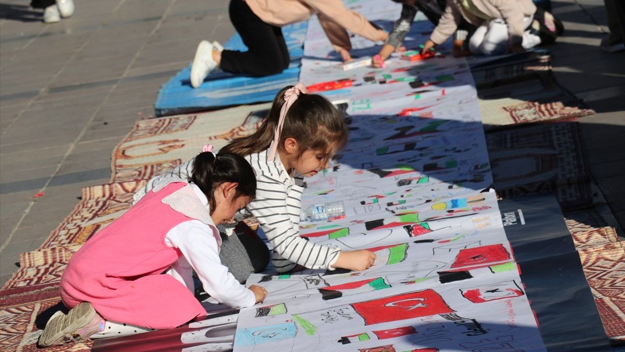 Erzurum'da Sağlık Çalışanlarından Gazze İçin 47. Yürüyüş