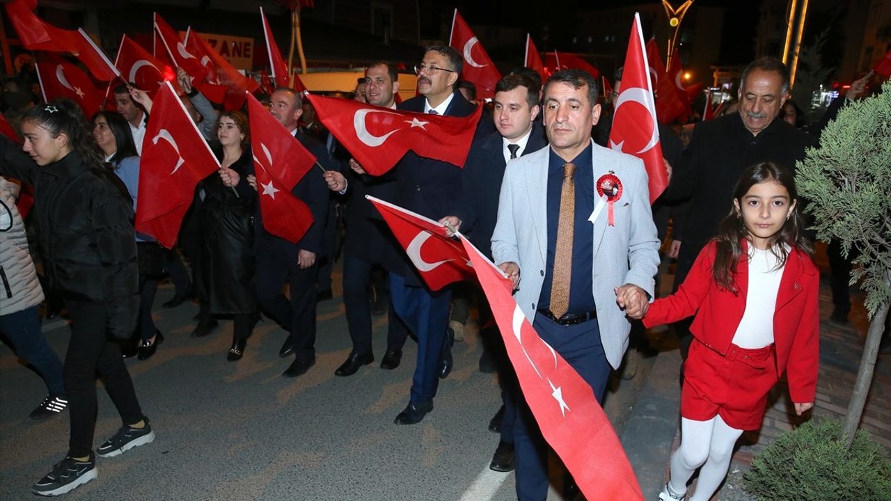 Hakkari'de Cumhuriyet'in 101. Yılı Coşkuyla Kutlandı