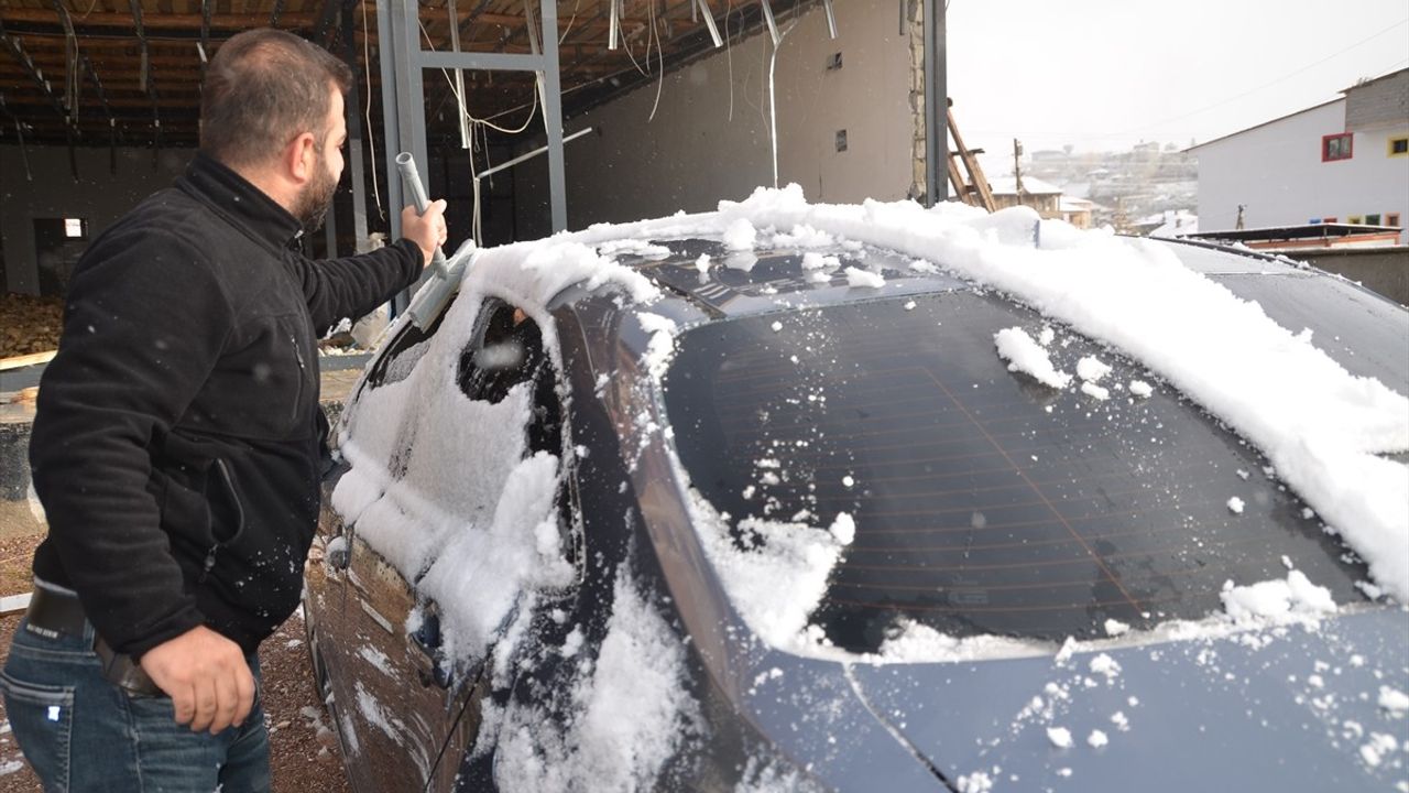 Hakkari'de Kar Yağışı Etkisini Gösterdi