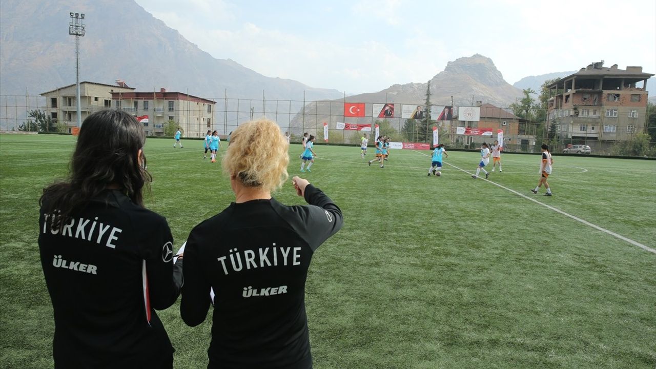 Hakkari'de Kız Futbolu Seçmeleri: Genç Yeteneğin Arayışı