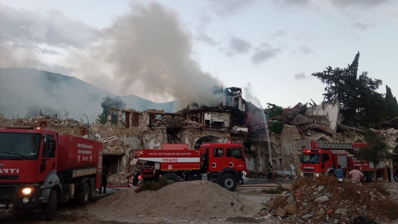 Hatay'da Boş Bir Binada Yangın Çıktı